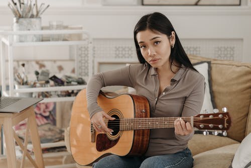 她说吉他谱 简单版_靠谱吉他编配_张碧晨